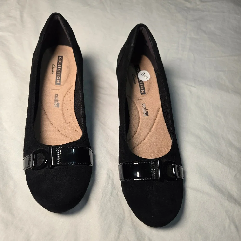 Clarks Collection Black Suede Wedge Pumps Buckle Accent Cushion Soft 8.5 M